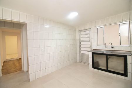 Casa à venda com 220m², 6 quartos e 2 vagas Casa à venda com 220m², 6 quartos e 2 vagasCozinha