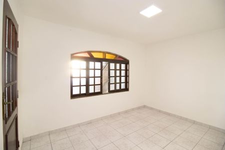 Casa à venda com 220m², 6 quartos e 2 vagas Casa à venda com 220m², 6 quartos e 2 vagasSala