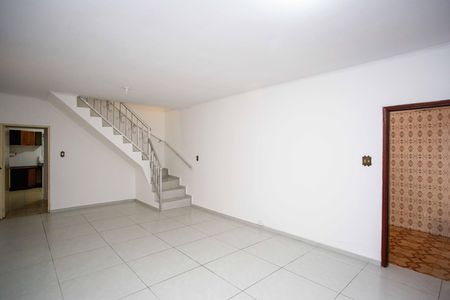 Sala de casa para alugar com 3 quartos, 261m² em Taboão, Diadema