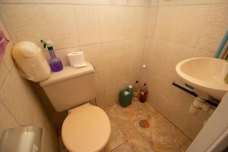 Casa para alugar com 230m², 2 quartos e 2 vagas Casa para alugar com 230m², 2 quartos e 2 vagasBanheiro de serviço
