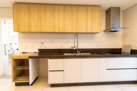 Apartamento à venda com 189m², 3 quartos e 3 vagas Apartamento à venda com 189m², 3 quartos e 3 vagasCozinha
