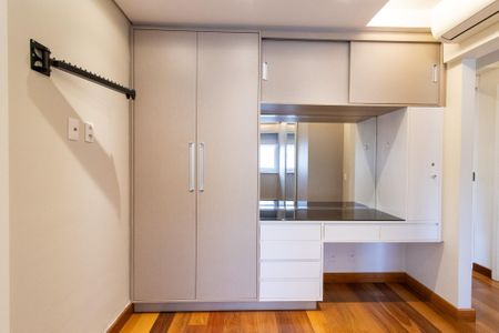 Apartamento à venda com 189m², 3 quartos e 3 vagas Apartamento à venda com 189m², 3 quartos e 3 vagasSuíte 1