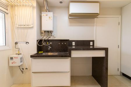 Apartamento à venda com 189m², 3 quartos e 3 vagas Apartamento à venda com 189m², 3 quartos e 3 vagasÁrea de Serviço