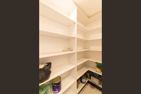 Apartamento à venda com 189m², 3 quartos e 3 vagas Apartamento à venda com 189m², 3 quartos e 3 vagasDespensa