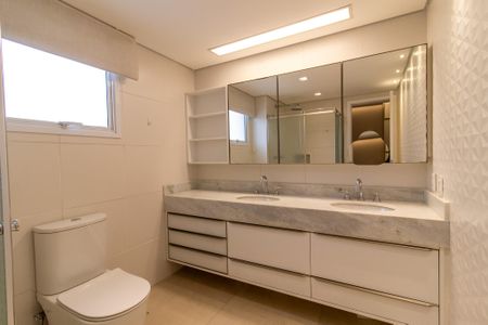 Apartamento à venda com 189m², 3 quartos e 3 vagas Apartamento à venda com 189m², 3 quartos e 3 vagasBanheiro da Suíte 1