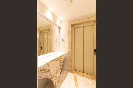 Apartamento à venda com 189m², 3 quartos e 3 vagas Apartamento à venda com 189m², 3 quartos e 3 vagasHall