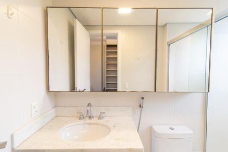 Apartamento à venda com 189m², 3 quartos e 3 vagas Apartamento à venda com 189m², 3 quartos e 3 vagasBanheiro da Suíte 2