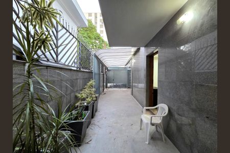 Casa para alugar com 440m², 5 quartos e 3 vagasEntrada