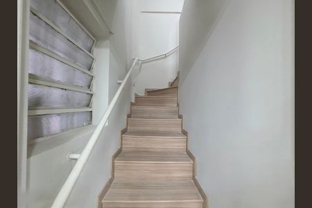 Casa para alugar com 440m², 5 quartos e 3 vagasEscada 