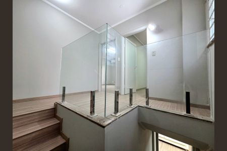 Casa para alugar com 440m², 5 quartos e 3 vagasEscada