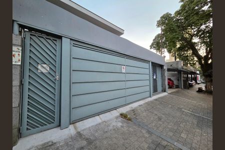Casa para alugar com 440m², 5 quartos e 3 vagasFachada