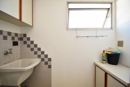 lavanderia de kitnet/studio para alugar com 2 quartos, 90m² em Pinheiros, São Paulo