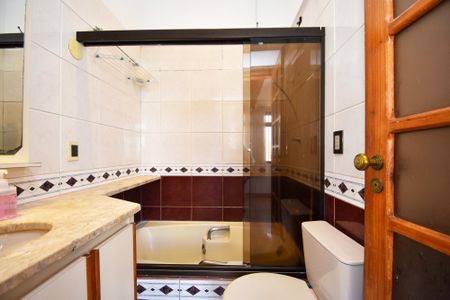 banheiro 2 de kitnet/studio para alugar com 2 quartos, 90m² em Pinheiros, São Paulo