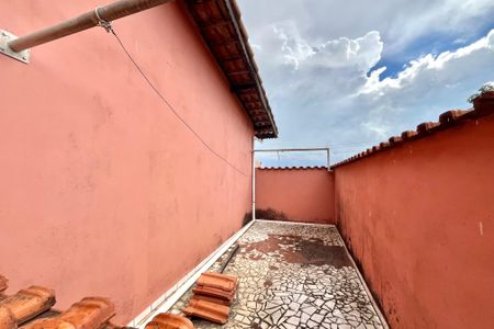 Casa à venda com 252m², 5 quartos e 3 vagasÁrea de Serviço