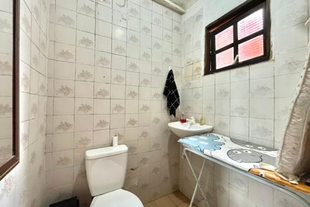 Casa à venda com 252m², 5 quartos e 3 vagasBanheiro de serviço