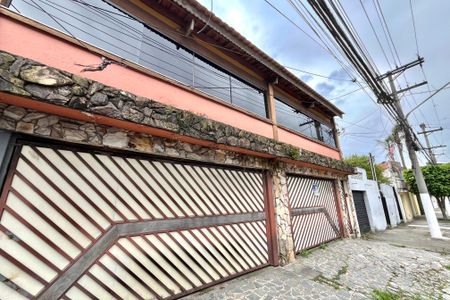 Casa à venda com 252m², 5 quartos e 3 vagasFachada