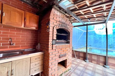 Casa à venda com 252m², 5 quartos e 3 vagasChurrasqueira