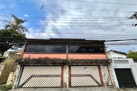 Casa à venda com 252m², 5 quartos e 3 vagasFachada