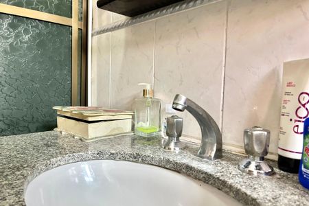 Casa à venda com 252m², 5 quartos e 3 vagasBanheiro da Suíte