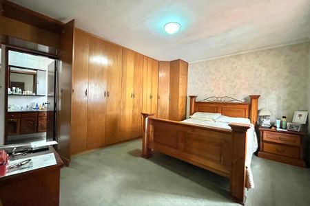 Casa à venda com 252m², 5 quartos e 3 vagasSuite