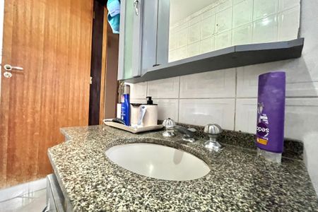 Casa à venda com 252m², 5 quartos e 3 vagasBanheiro Social 1