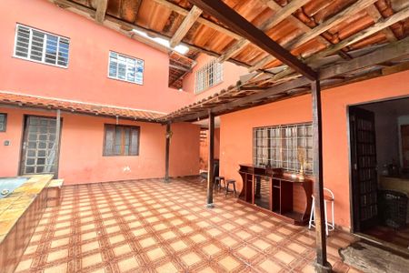 Casa à venda com 252m², 5 quartos e 3 vagasQuintal
