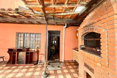 Casa à venda com 252m², 5 quartos e 3 vagasChurrasqueira