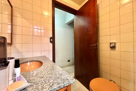 Casa à venda com 252m², 5 quartos e 3 vagasBanheiro Social 2