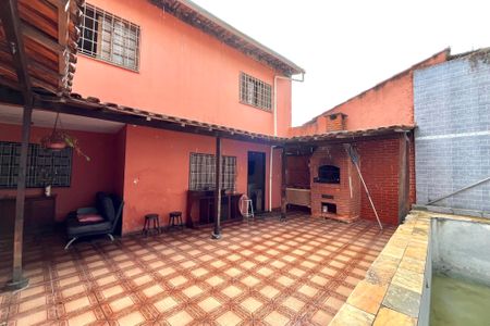 Casa à venda com 252m², 5 quartos e 3 vagasQuintal