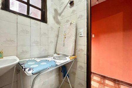Casa à venda com 252m², 5 quartos e 3 vagasBanheiro de serviço
