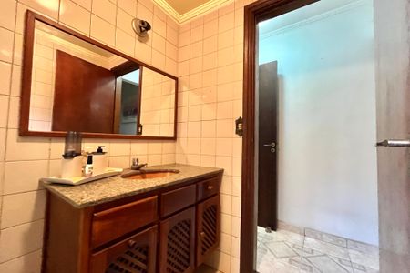 Casa à venda com 252m², 5 quartos e 3 vagasBanheiro Social 2