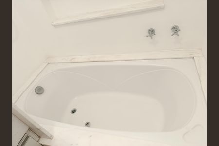 Apartamento para alugar com 130m², 3 quartos e 1 vaga Apartamento para alugar com 130m², 3 quartos e 1 vagaBanheiro da Suíte 1