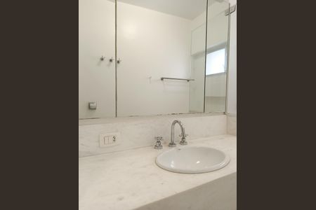 Apartamento para alugar com 130m², 3 quartos e 1 vaga Apartamento para alugar com 130m², 3 quartos e 1 vagaBanheiro da Suíte 1