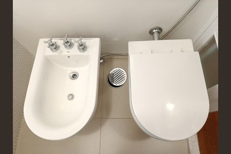 Apartamento para alugar com 130m², 3 quartos e 1 vaga Apartamento para alugar com 130m², 3 quartos e 1 vagaBanheiro da Suíte 1