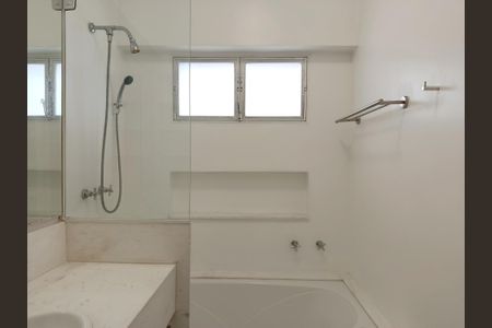 Apartamento para alugar com 130m², 3 quartos e 1 vaga Apartamento para alugar com 130m², 3 quartos e 1 vagaBanheiro da Suíte 1