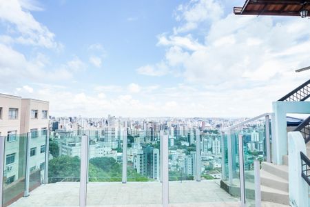 Casa à venda com 340m², 2 quartos e 5 vagasQuintal