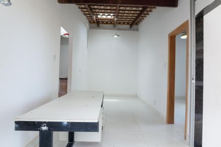 Casa à venda com 340m², 2 quartos e 5 vagassala casa 1
