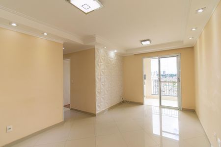 Sala de apartamento para alugar com 3 quartos, 75m² em Vila Paulo Silas, São Paulo