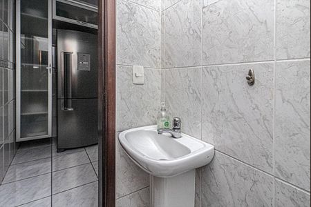 lavabo_3 de casa à venda com 2 quartos, 140m² em Vila Moinho Velho, São Paulo