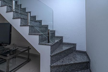 acesso para os pisos_1 de casa para alugar com 2 quartos, 140m² em Vila Moinho Velho, São Paulo