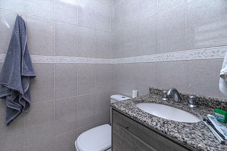 banheiro na suíte 1_1 de casa à venda com 2 quartos, 140m² em Vila Moinho Velho, São Paulo