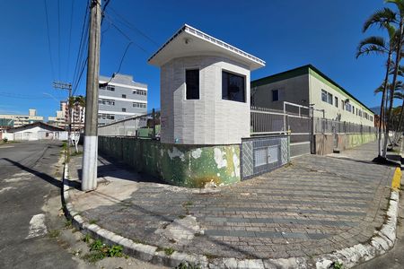 Studio para alugar com 28m², 1 quarto e 1 vaga Studio para alugar com 28m², 1 quarto e 1 vagaFachada