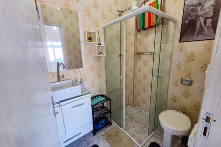 Banheiro de kitnet/studio para alugar com 1 quarto, 28m² em Caiçara, Praia Grande