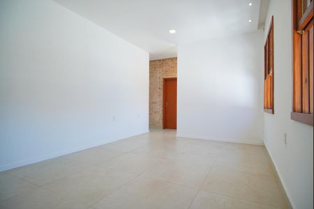 Sala de casa para alugar com 3 quartos, 120m² em Jardim Itu Sabará, Porto Alegre