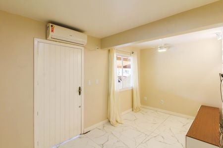 Casa de condomínio à venda com 130m², 2 quartos e 2 vagasSala