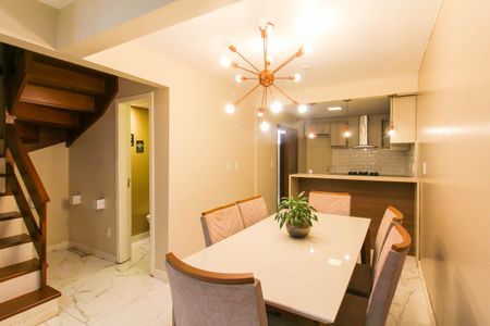 Casa de condomínio à venda com 130m², 2 quartos e 2 vagasSala