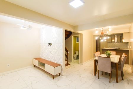 Sala de casa de condomínio à venda com 2 quartos, 130m² em Igara, Canoas