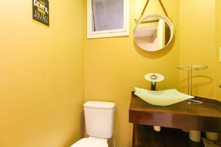 Casa de condomínio à venda com 130m², 2 quartos e 2 vagasLavabo