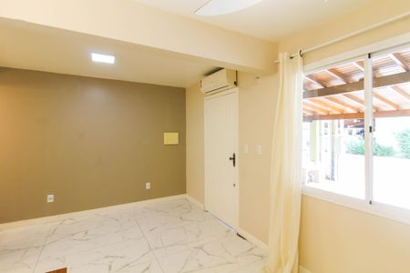 Casa de condomínio à venda com 130m², 2 quartos e 2 vagasSala