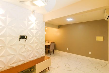 Sala de casa de condomínio à venda com 2 quartos, 130m² em Igara, Canoas